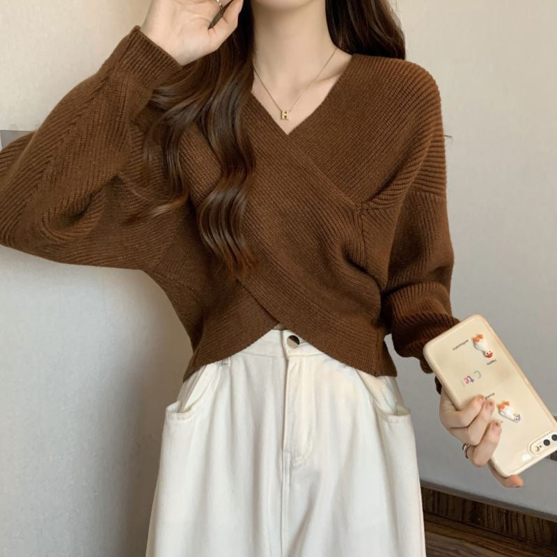 Zarina | Franse Vintage Gebreide Trui – Kruis V-hals, Kort & Asymmetrisch
